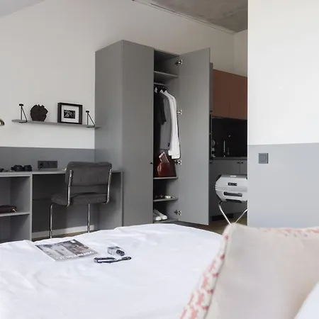 Hotel Solo Society Hybrid