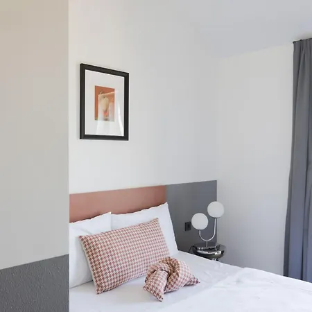 Hotel Solo Society Hybrid