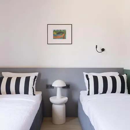 Hotel Solo Society Hybrid